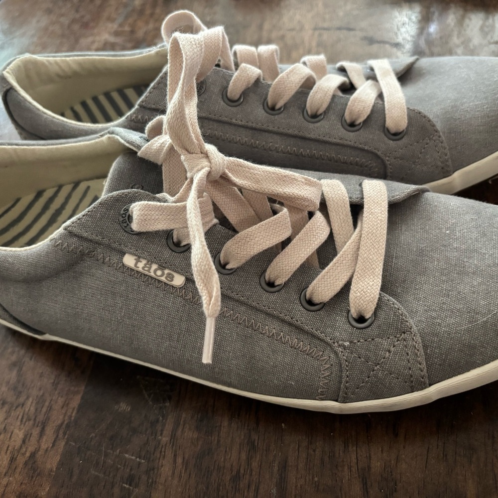 Taos Footwear Gray Sneakers